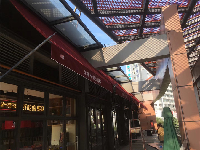 電動(dòng)遙控伸縮、和手搖伸縮